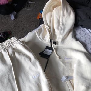 Nike women’s set